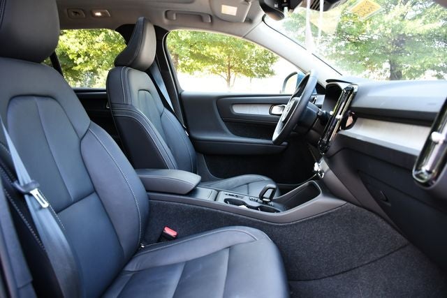 2024 Volvo XC40 B5 Core