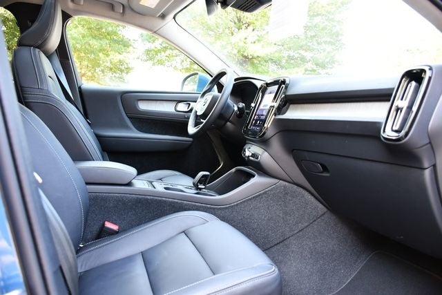 2024 Volvo XC40 B5 Core
