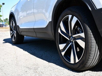 2023 Volvo XC40 B5 Plus Bright Theme