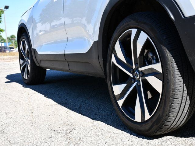 2023 Volvo XC40 B5 Plus Bright Theme