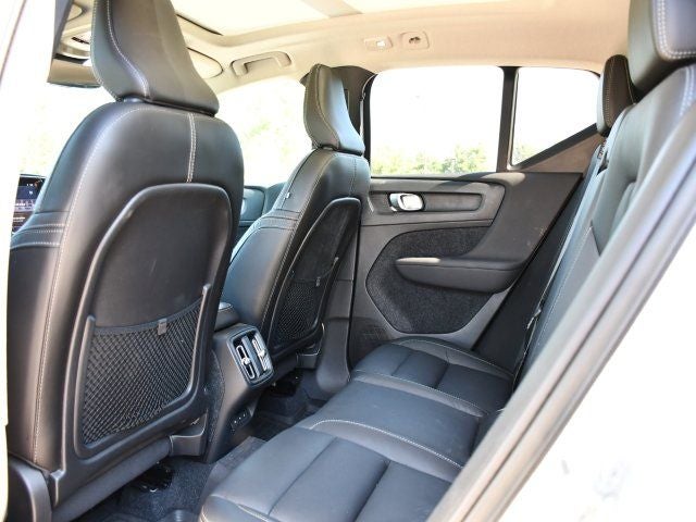 2023 Volvo XC40 B5 Plus Bright Theme