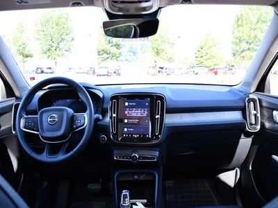 2023 Volvo XC40 B5 Plus Bright Theme