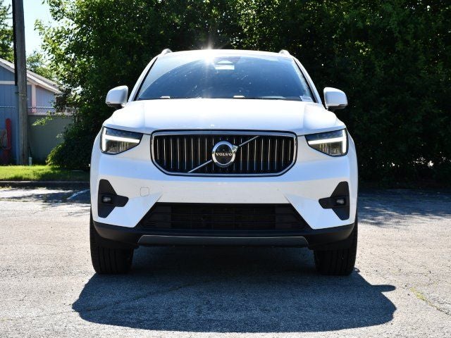 2023 Volvo XC40 B5 Plus Bright Theme