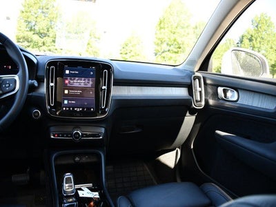 2023 Volvo XC40 B5 Plus Bright Theme