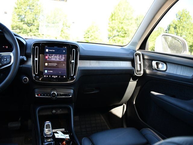 2023 Volvo XC40 B5 Plus Bright Theme