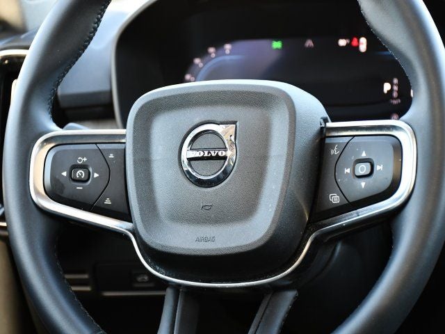 2023 Volvo XC40 B5 Plus Bright Theme