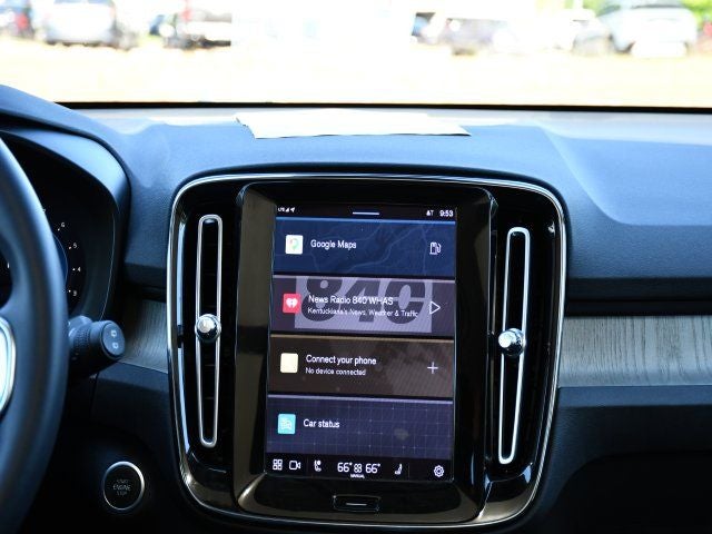 2023 Volvo XC40 B5 Plus Bright Theme