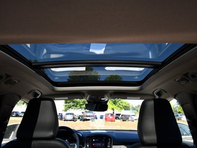 2023 Volvo XC40 B5 Plus Bright Theme