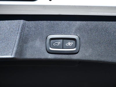 2023 Volvo XC40 B5 Plus Bright Theme