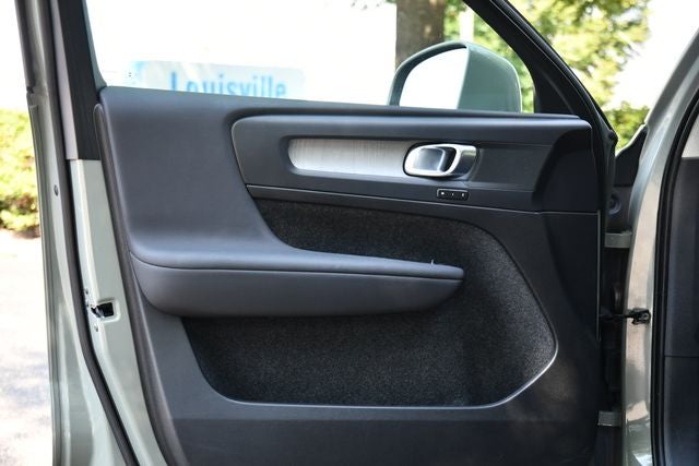 2023 Volvo XC40 B5 Plus Bright Theme