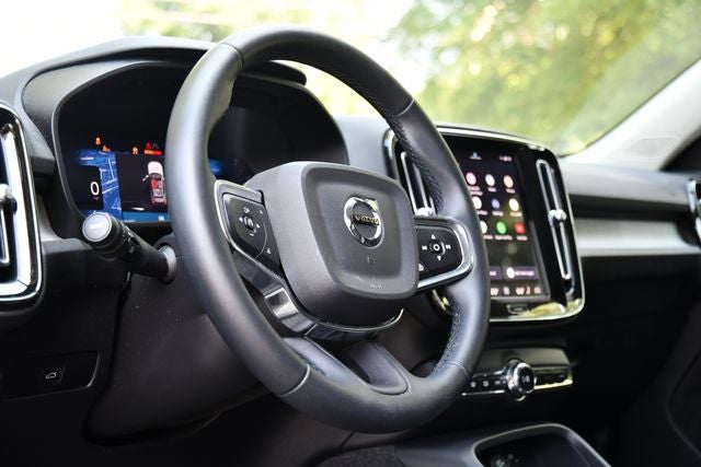 2023 Volvo XC40 B5 Plus Bright Theme