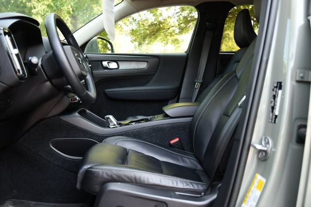 2023 Volvo XC40 B5 Plus Bright Theme