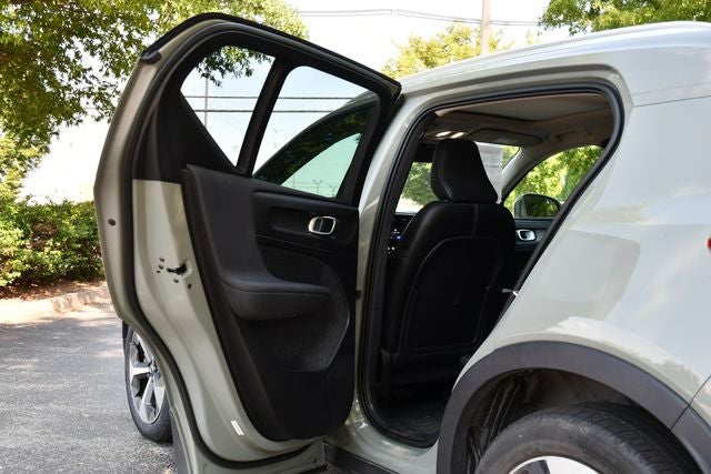 2023 Volvo XC40 B5 Plus Bright Theme