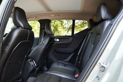2023 Volvo XC40 B5 Plus Bright Theme