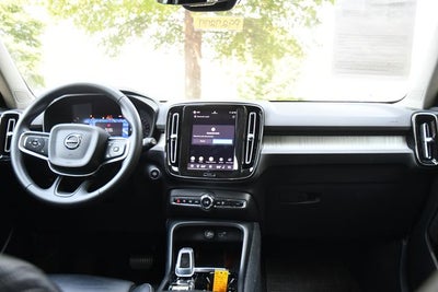 2023 Volvo XC40 B5 Plus Bright Theme