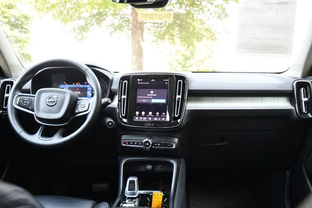 2023 Volvo XC40 B5 Plus Bright Theme
