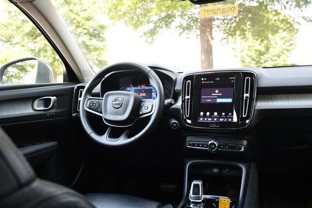 2023 Volvo XC40 B5 Plus Bright Theme