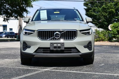 2023 Volvo XC40 B5 Plus Bright Theme