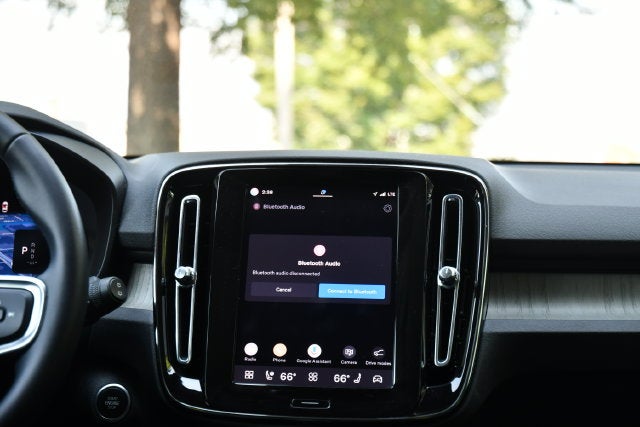 2023 Volvo XC40 B5 Plus Bright Theme