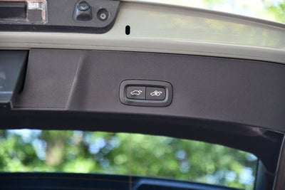 2023 Volvo XC40 B5 Plus Bright Theme