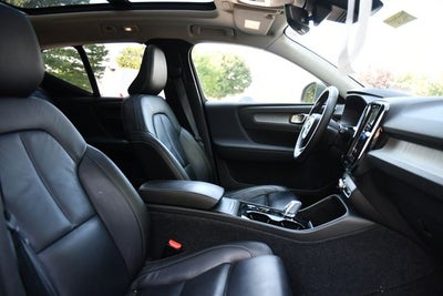 2023 Volvo XC40 B5 Plus Bright Theme