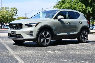 2023 Volvo XC40 B5 Plus Bright Theme