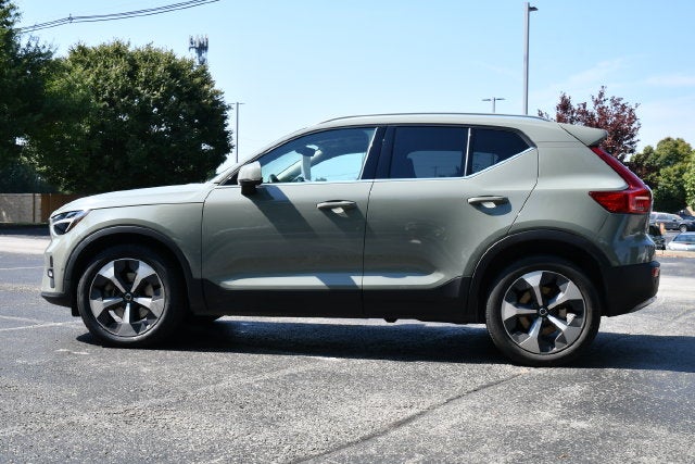 2023 Volvo XC40 B5 Plus Bright Theme