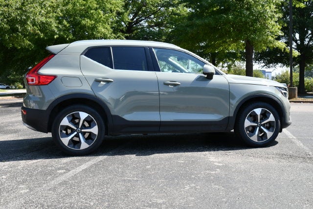 2023 Volvo XC40 B5 Plus Bright Theme