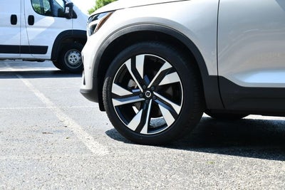 2023 Volvo XC40 B5 Plus Dark Theme