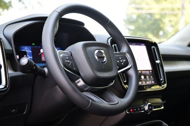 2023 Volvo XC40 B5 Plus Dark Theme