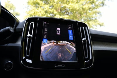 2023 Volvo XC40 B5 Plus Dark Theme