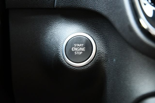2023 Volvo XC40 B5 Plus Dark Theme