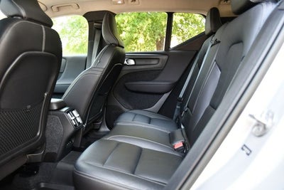 2023 Volvo XC40 B5 Plus Dark Theme