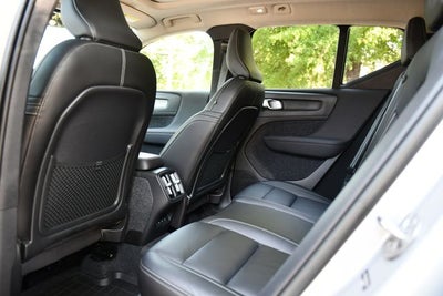 2023 Volvo XC40 B5 Plus Dark Theme