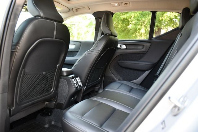 2023 Volvo XC40 B5 Plus Dark Theme