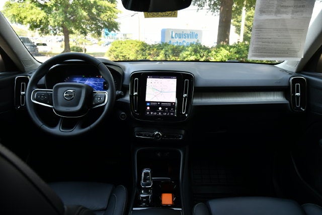 2023 Volvo XC40 B5 Plus Dark Theme