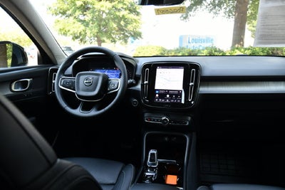 2023 Volvo XC40 B5 Plus Dark Theme
