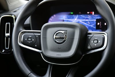 2023 Volvo XC40 B5 Plus Dark Theme