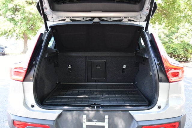 2023 Volvo XC40 B5 Plus Dark Theme