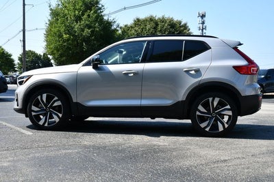 2023 Volvo XC40 B5 Plus Dark Theme