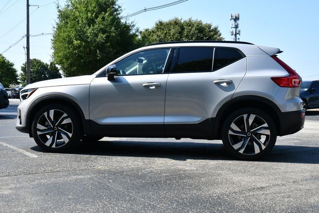 2023 Volvo XC40 B5 Plus Dark Theme