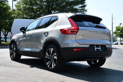 2023 Volvo XC40 B5 Plus Dark Theme