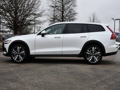 2025 Volvo V60 Cross Country B5 Plus