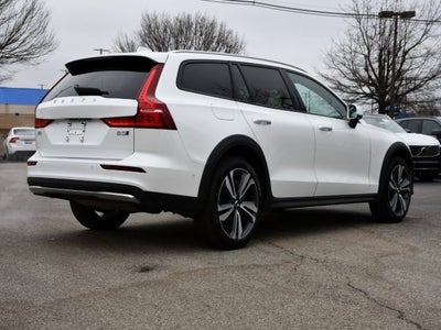 2025 Volvo V60 Cross Country B5 Plus