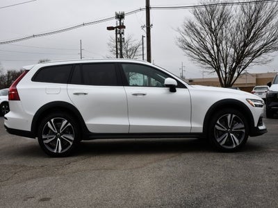 2025 Volvo V60 Cross Country B5 Plus