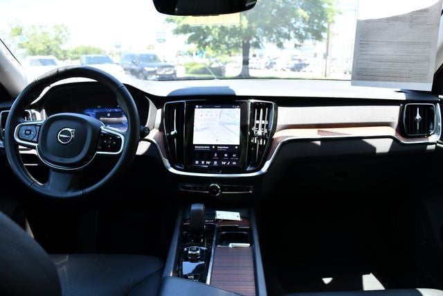 2025 Volvo V60 Cross Country B5 Plus