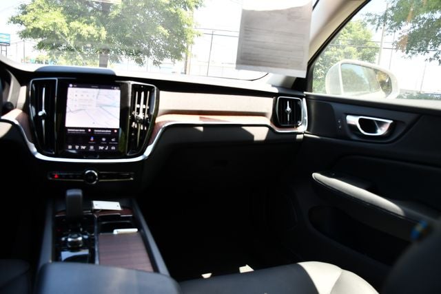 2025 Volvo V60 Cross Country B5 Plus