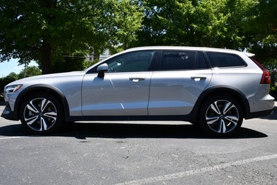 2025 Volvo V60 Cross Country B5 Plus