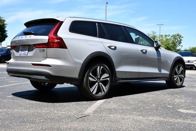 2025 Volvo V60 Cross Country B5 Plus