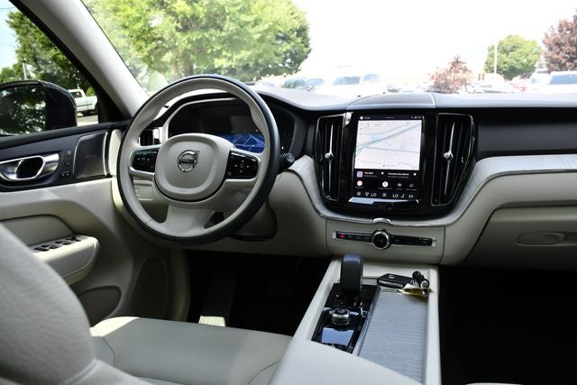 2025 Volvo XC60 B5 Plus